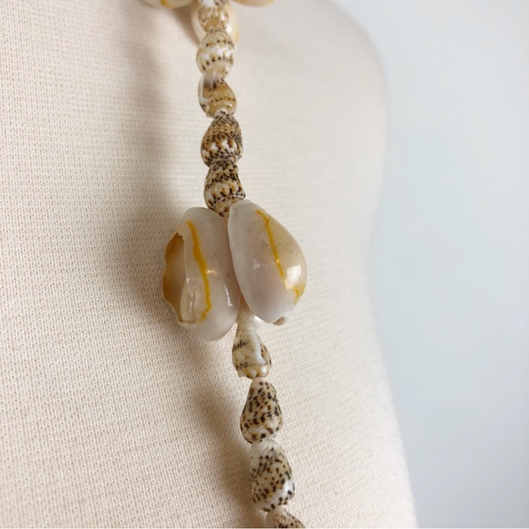 Hawaiian Vintage Beaded Small Shell Necklace - Picture 5 of 6